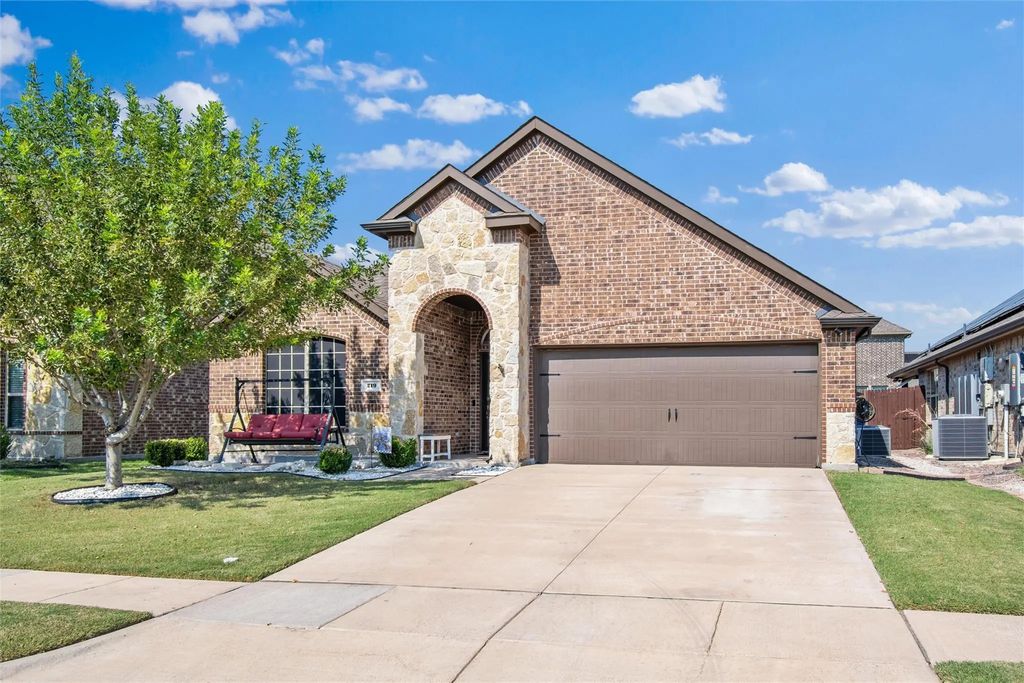 219 Garden Grove Drive, Waxahachie