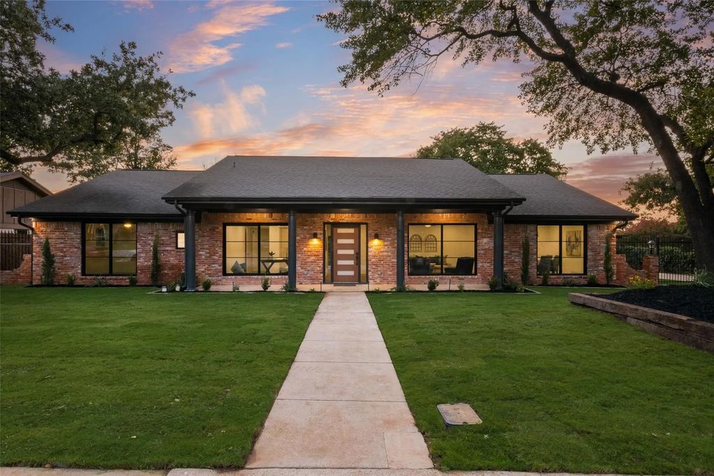 1302 Woodvine Drive, Euless