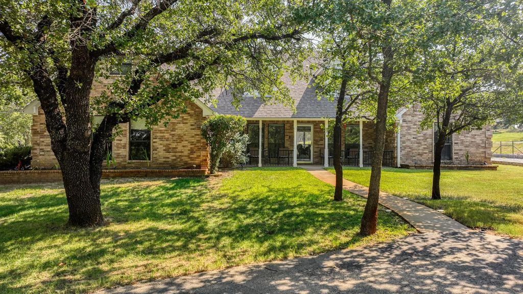 142 Bishop Drive, Weatherford