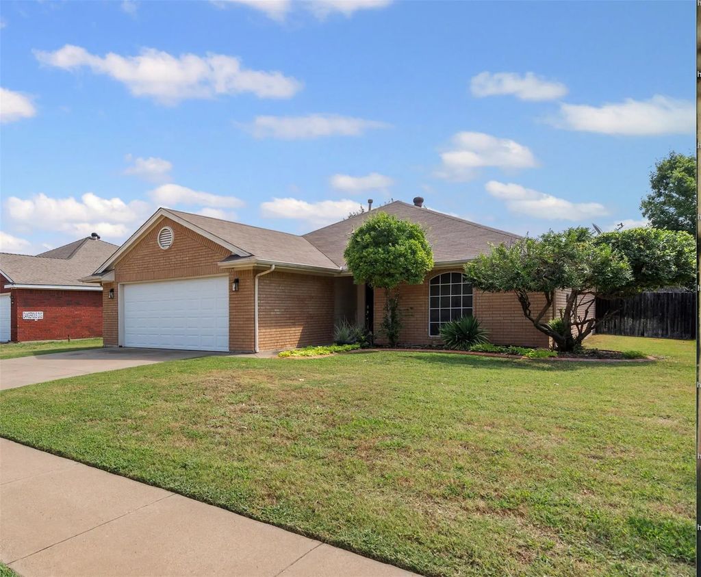 137 Blue Wood Drive, Saginaw
