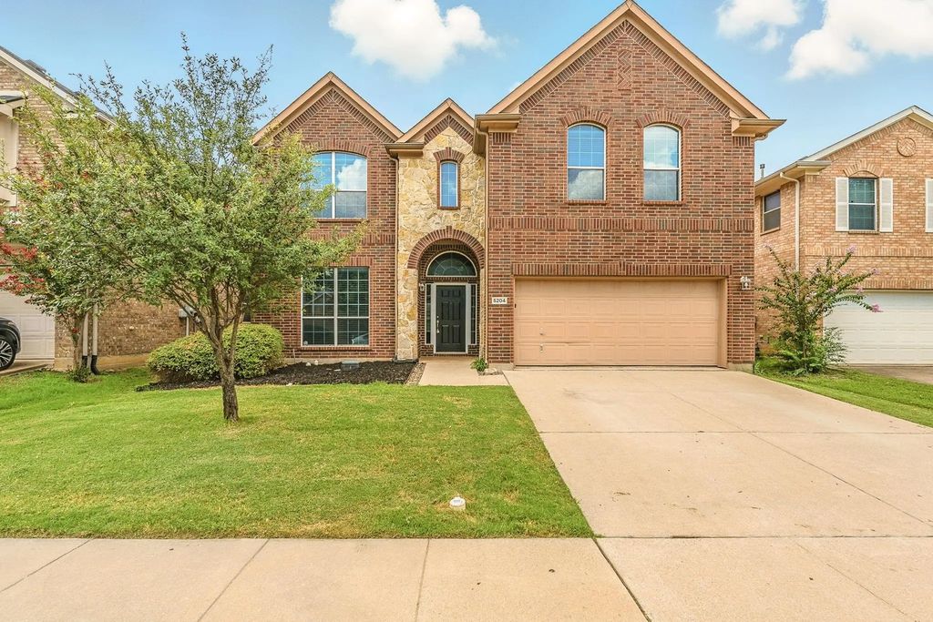 5204 Lori Valley Lane, Fort Worth