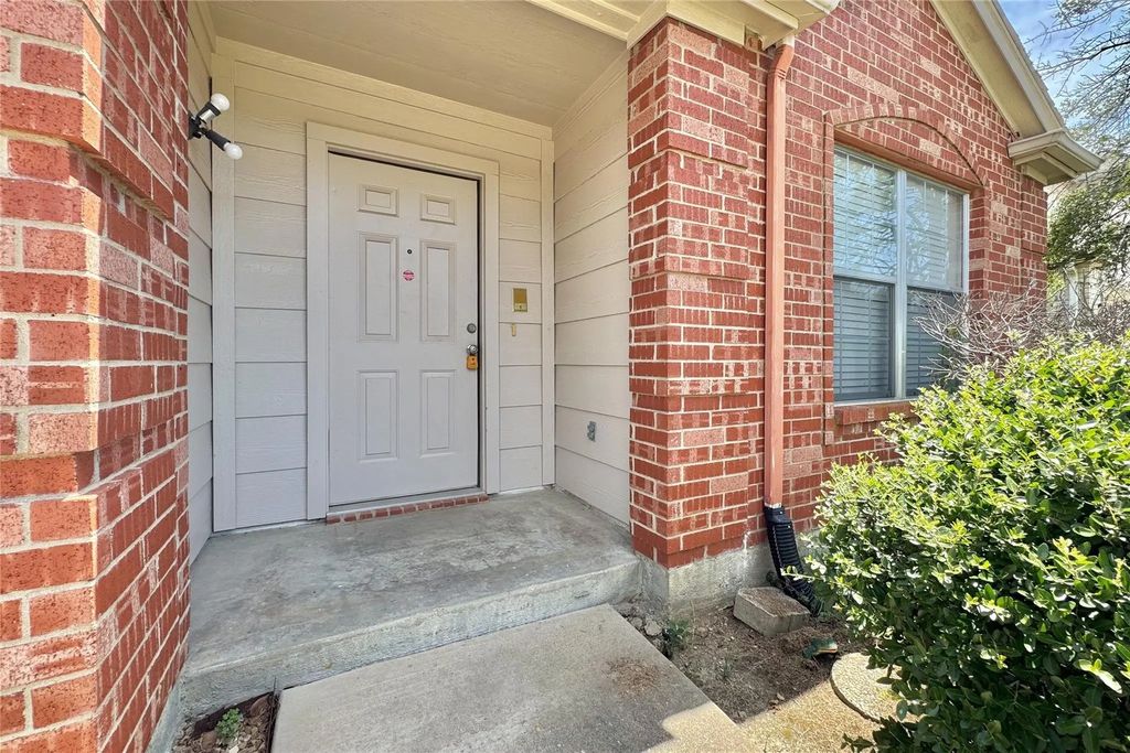 108 Amber Ridge Drive, Arlington
