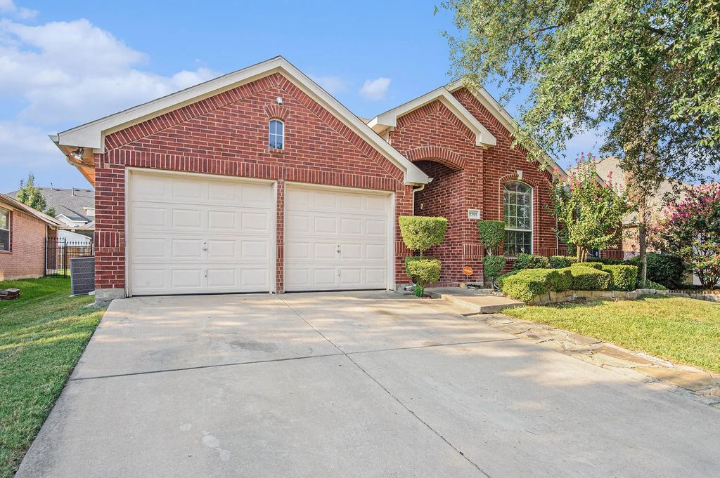 5509 Post Ridge Drive, Fort Worth