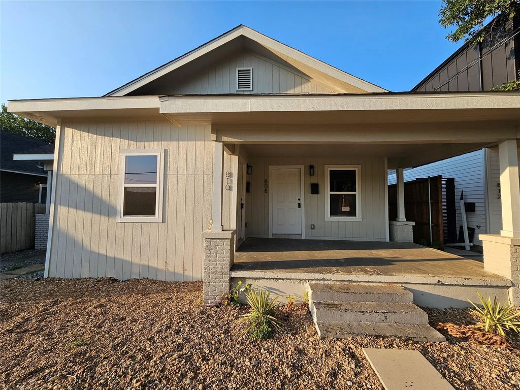 808 W 10th Street 810, Dallas