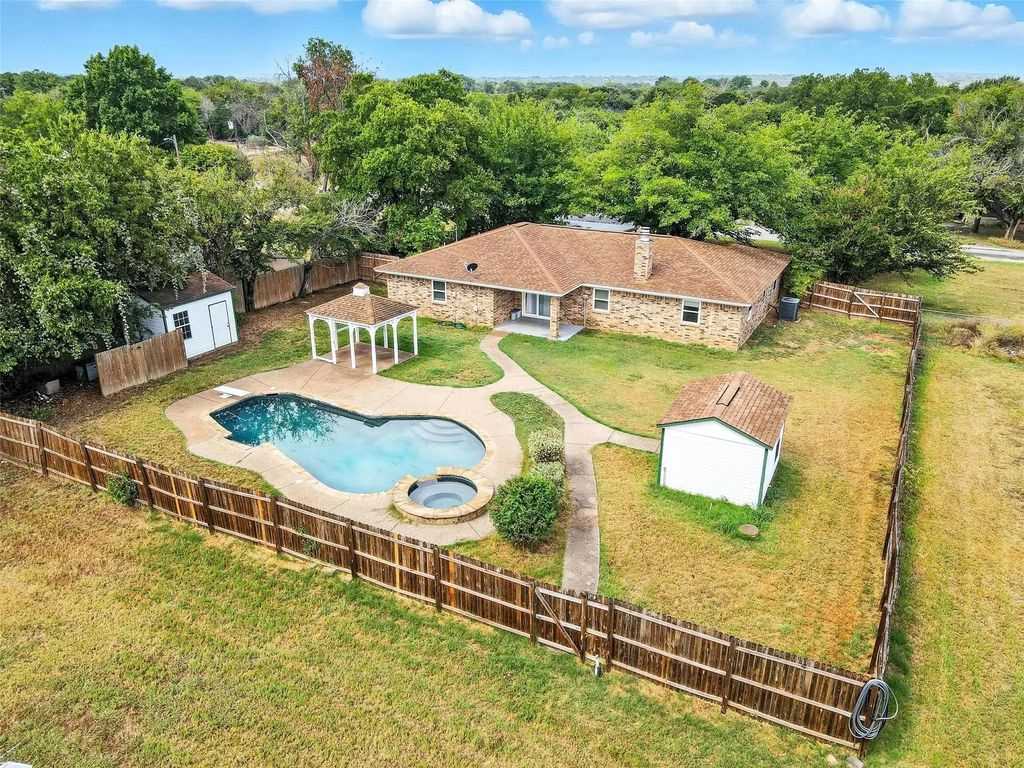 520 County Road 4856, Newark