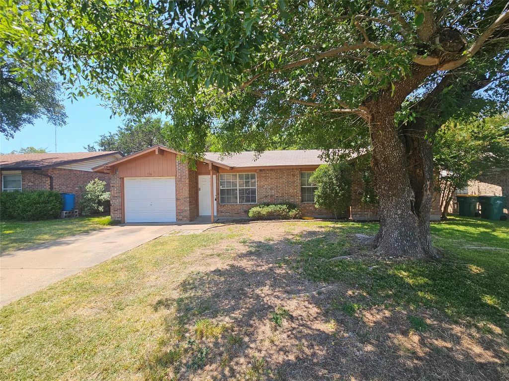 736 Lisa Lane, Cedar Hill