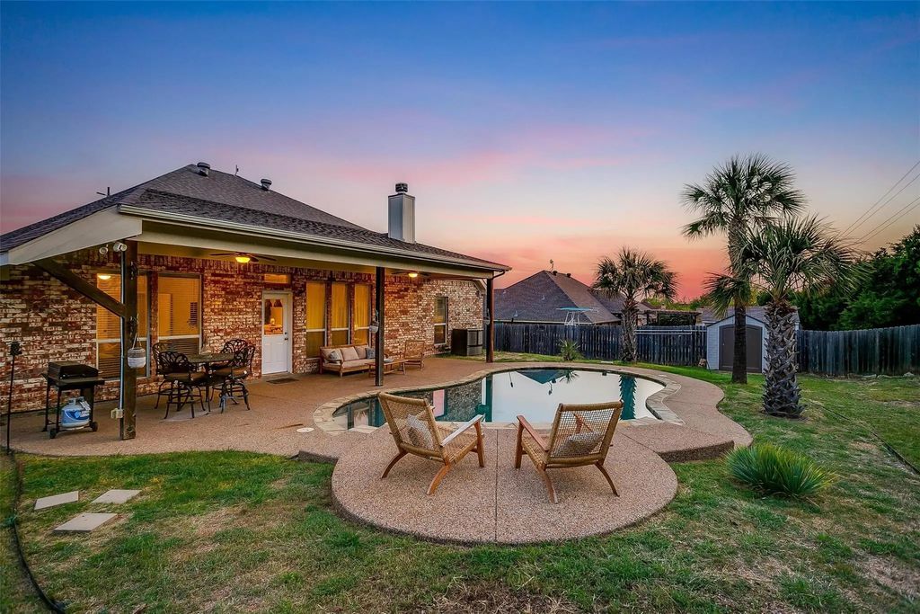 3107 Meandering Way, Granbury