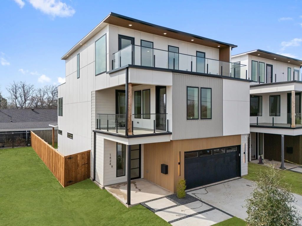 1424 Canada Drive, Dallas