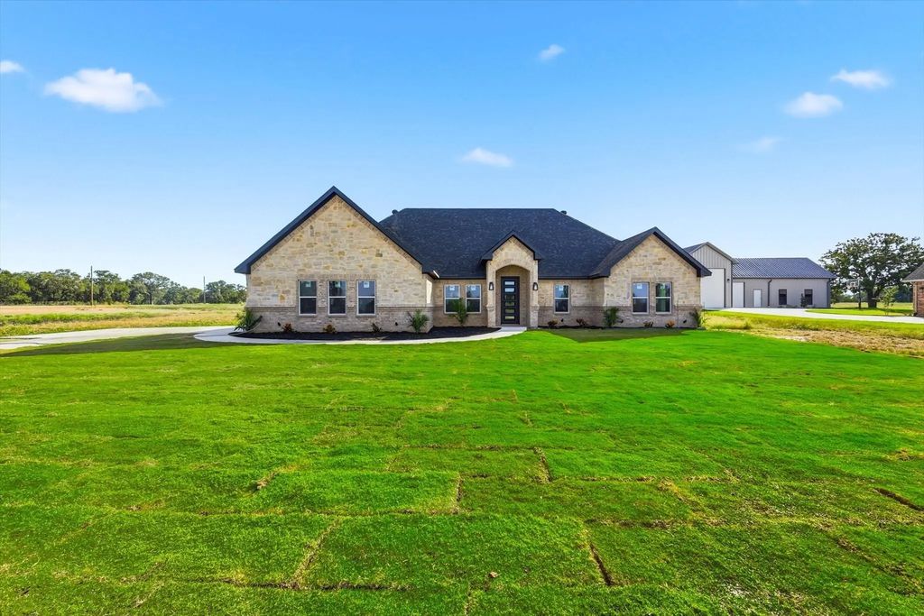 740 County Road 3424, Bridgeport