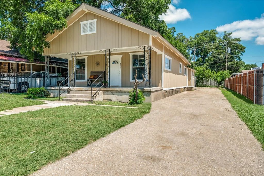 1245 E Allen Avenue, Fort Worth