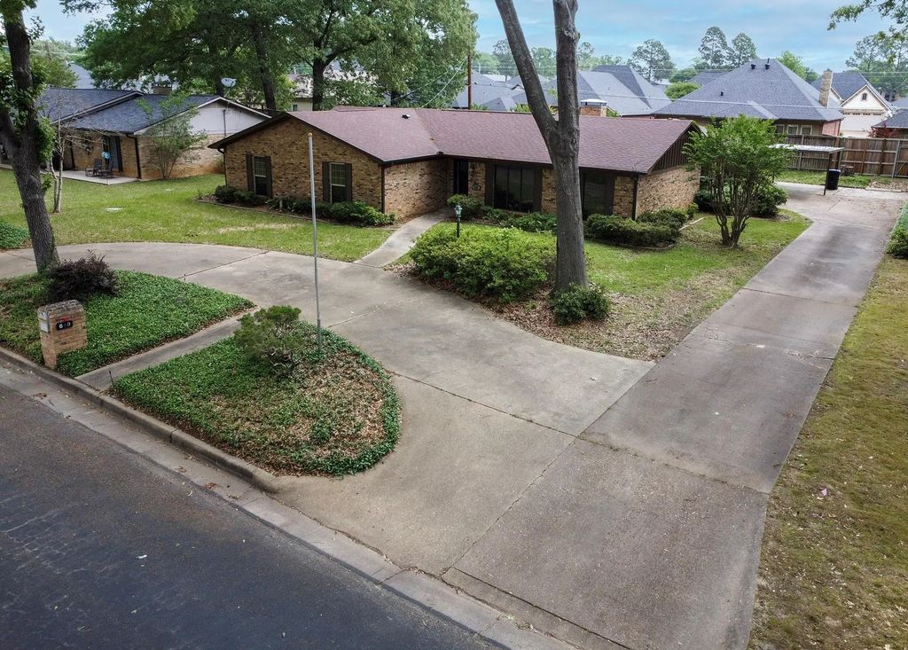 610 Rockwall Drive, Longview