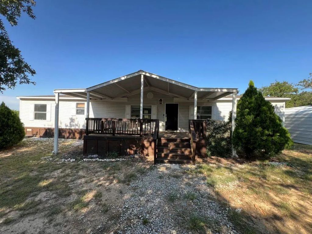 134 Classic Country Court, Springtown