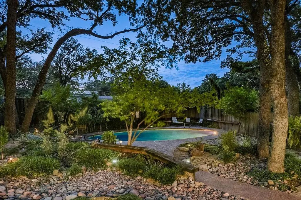 1104 Sherwood Drive, Arlington