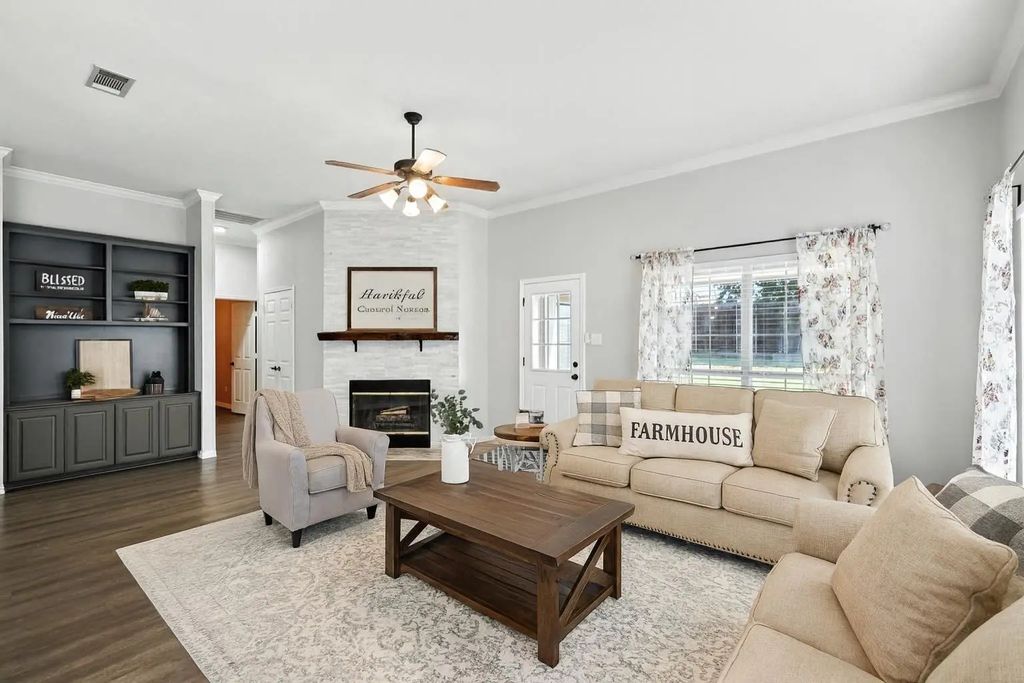 106 N Blue Bonnet Circle, Justin