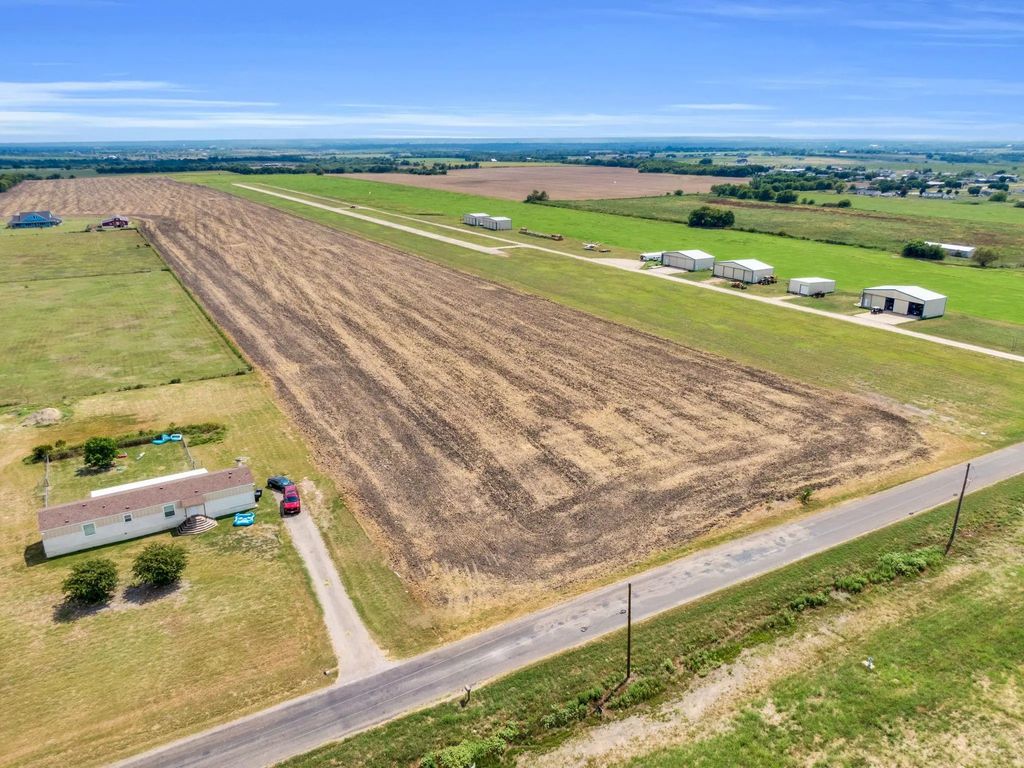 345 N Armstrong Road, Venus