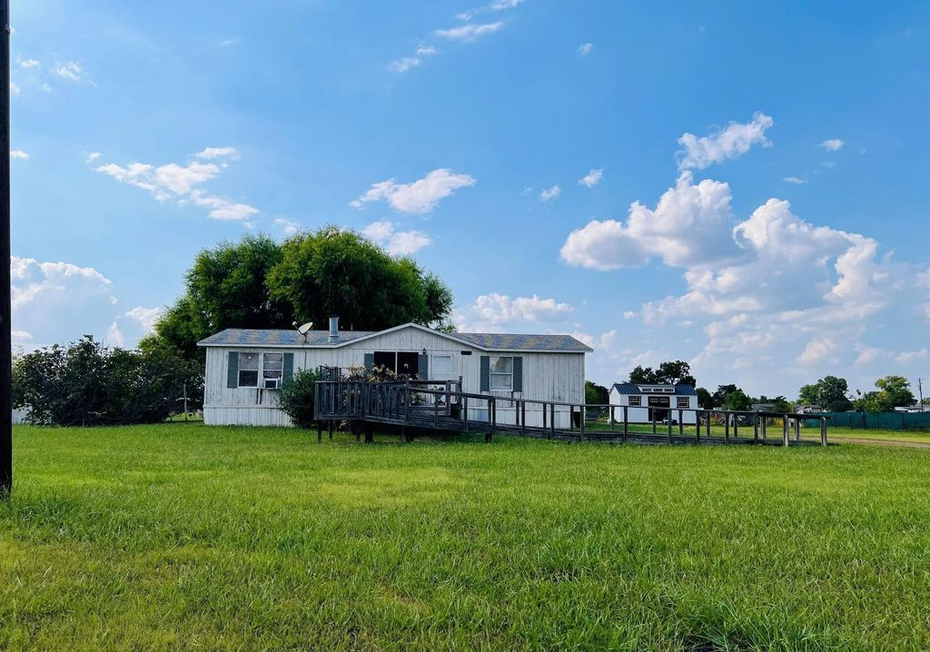 1665 Smith Circle, Combine