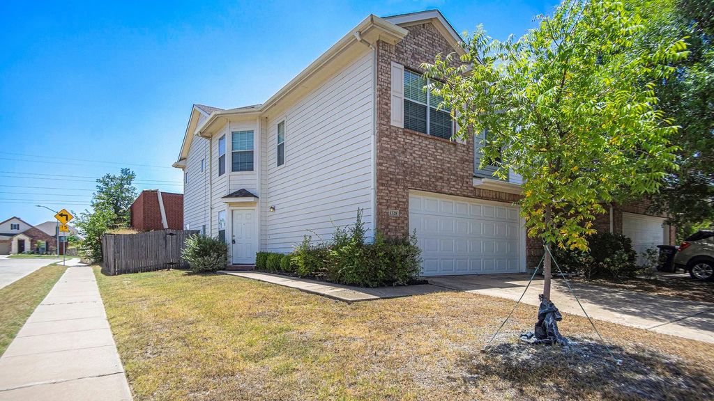 1328 Saddle Blanket Court, Fort Worth