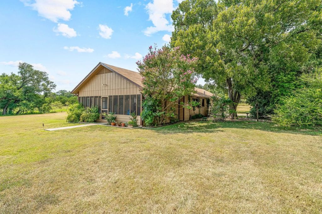 15061 Highway 6, Iredell