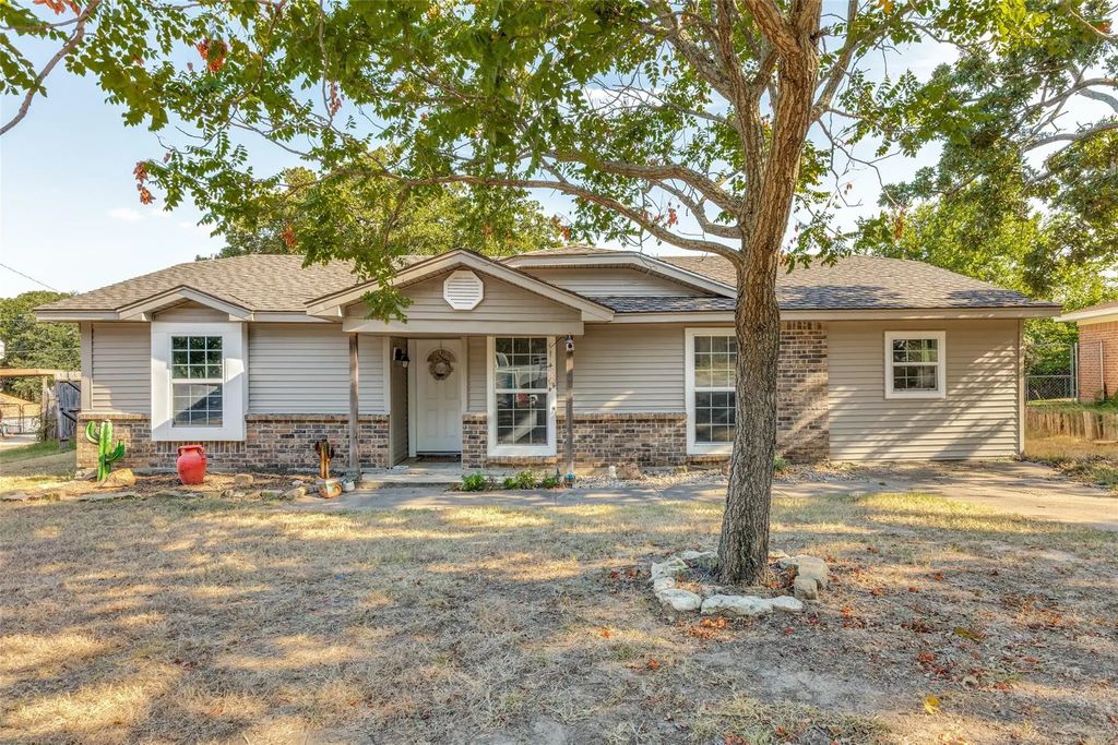 516 Lake Crest Parkway, Azle