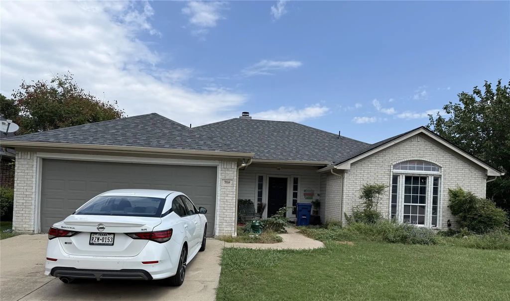 708 Creekview Drive, Burleson