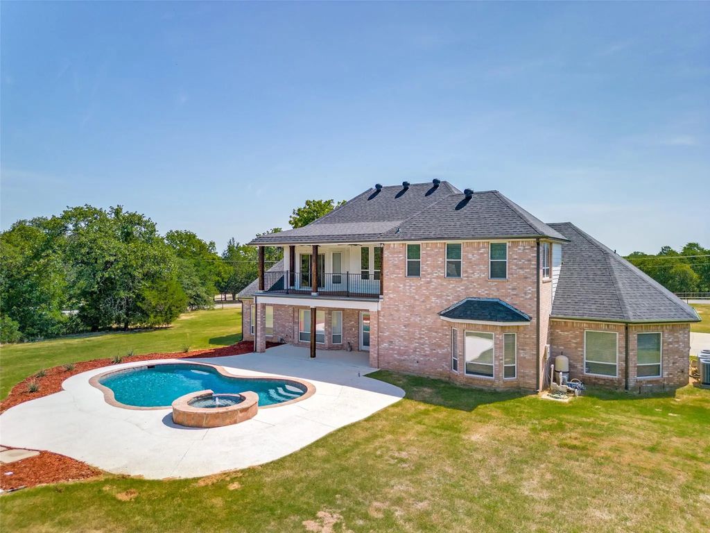 977 County Road 2255, Valley View