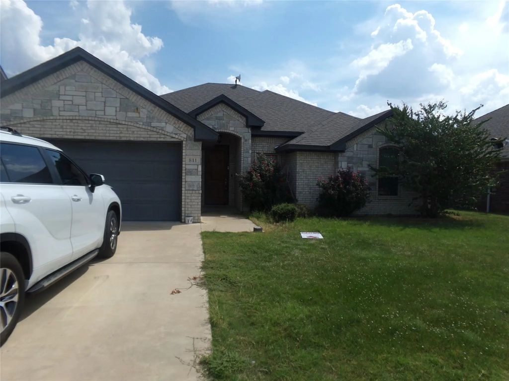 811 Acadia Court, Tolar