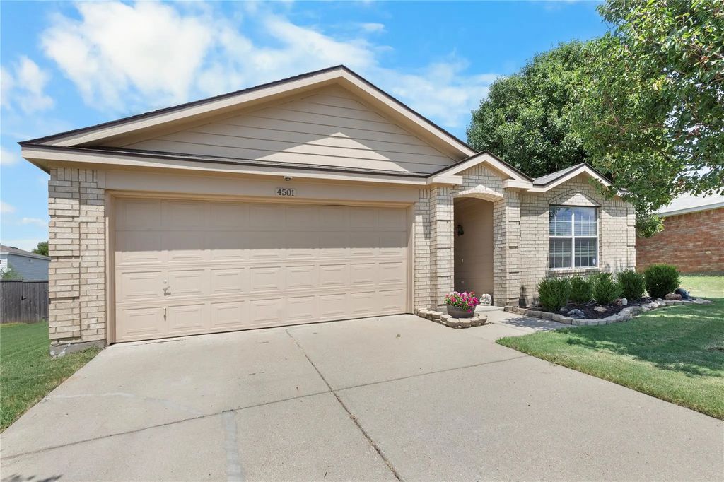 4501 Hawk Lane, Sherman