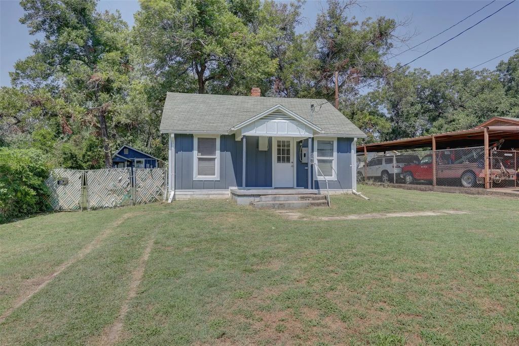 1310 Strickland, Bellmead