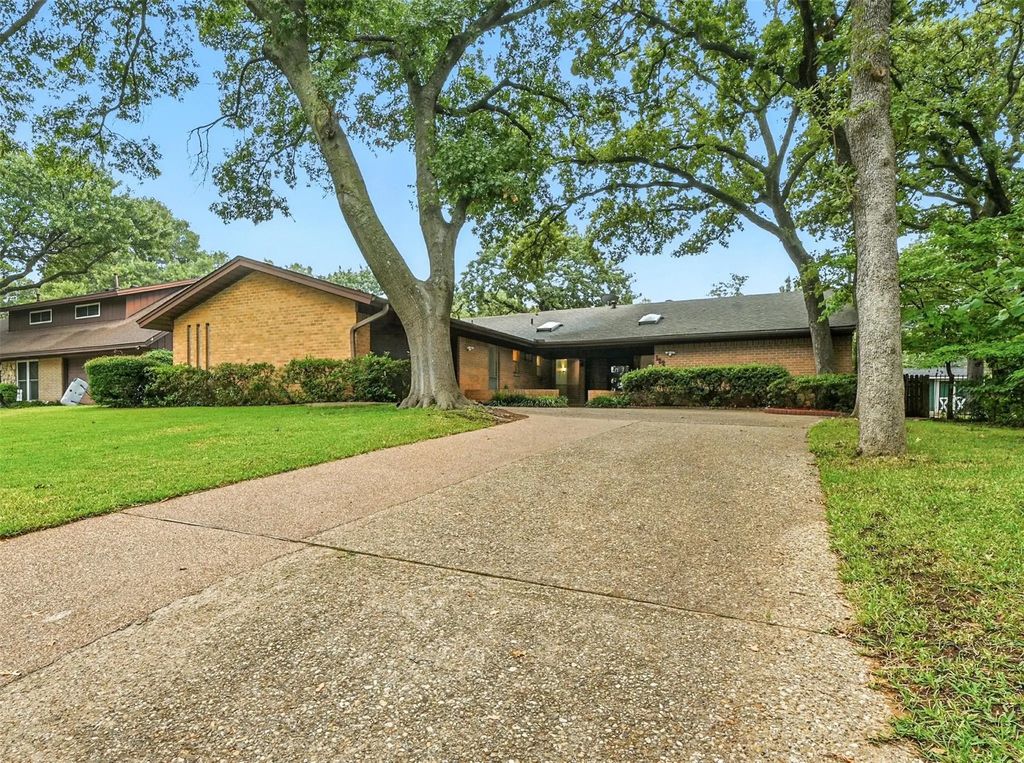 122 Mill Creek Drive, Arlington