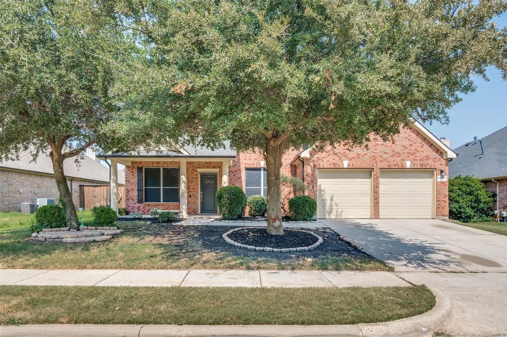 11808 Warbler Lane, Fort Worth