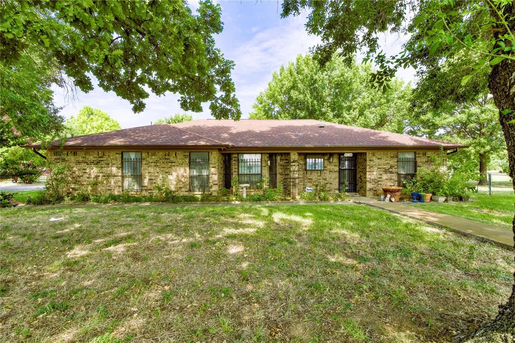 9228 Claudia Drive, Fort Worth