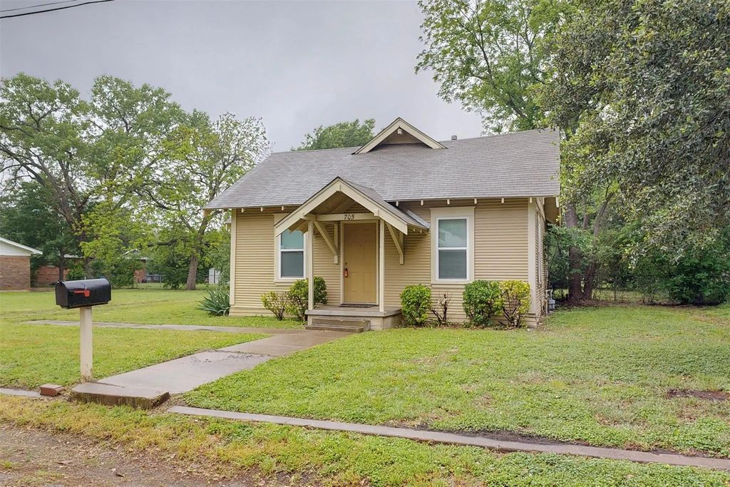 705 Madison Street, Cleburne