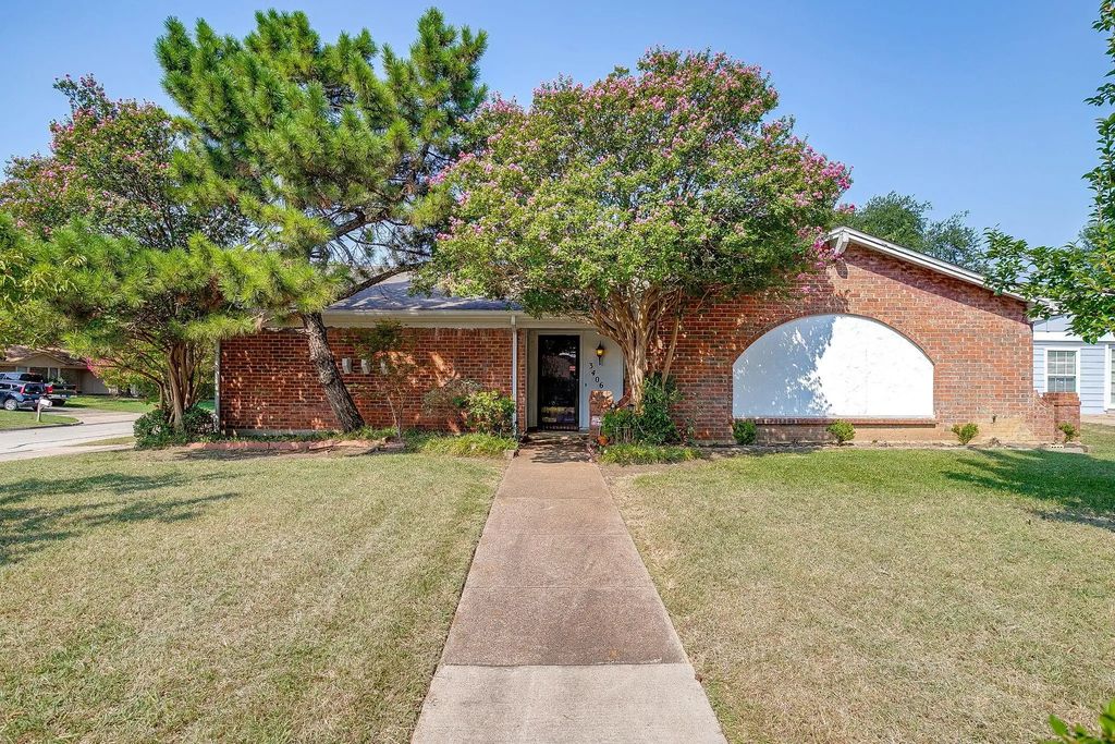 3406 Quail Crest Court, Arlington