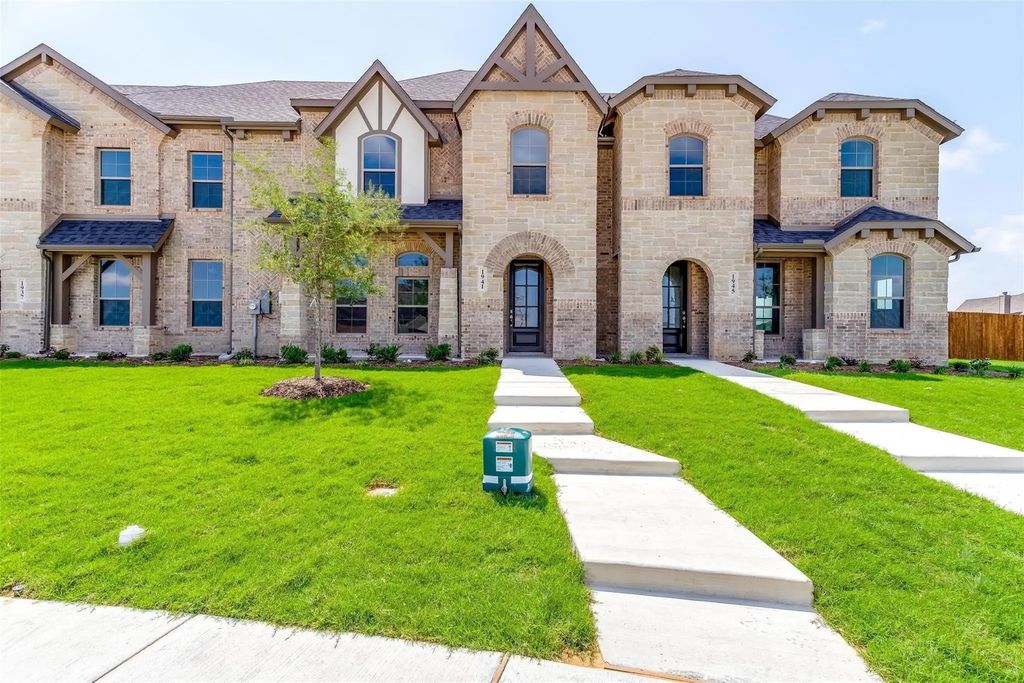 1590 Homeplace Circle, Mansfield