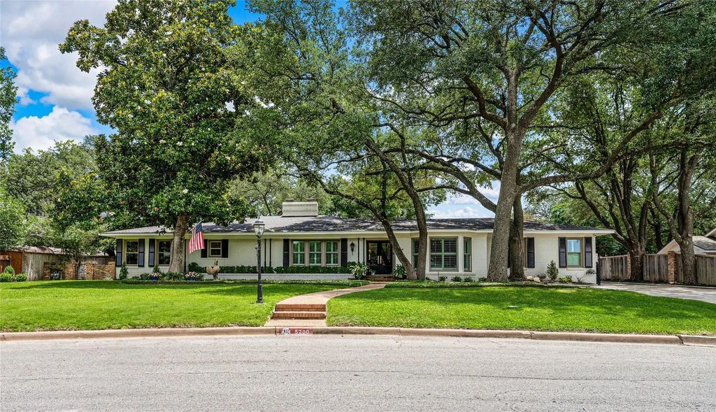 5200 Lockwood Drive, Waco