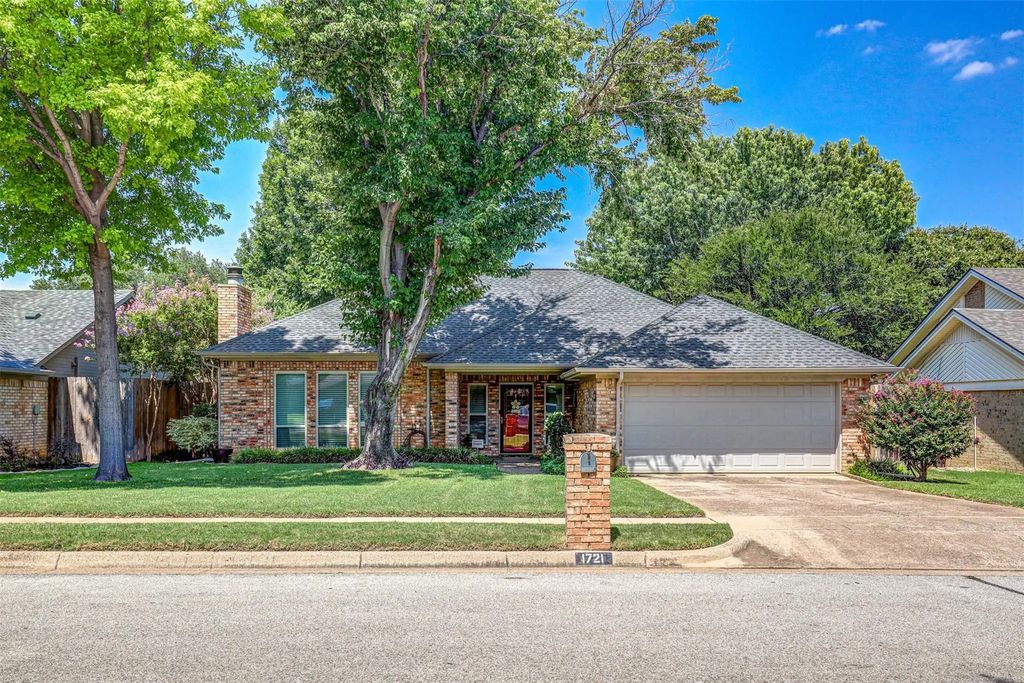 1721 Saxon Drive, Bedford