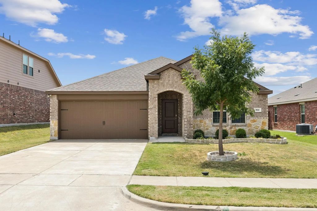 912 Alton Drive, Aubrey