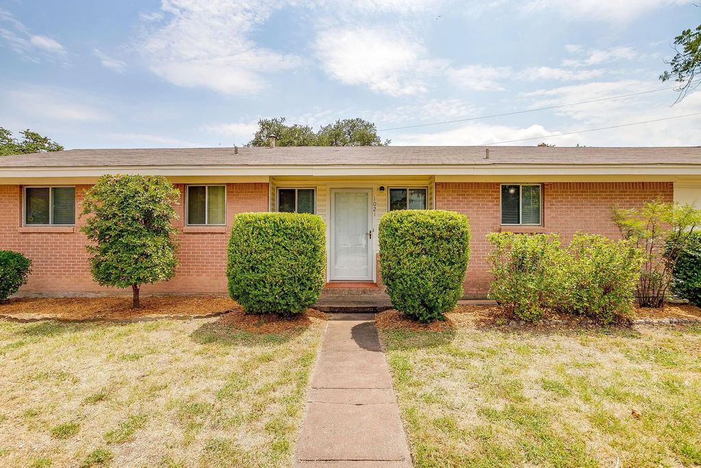 1021 Keechi Street, Weatherford