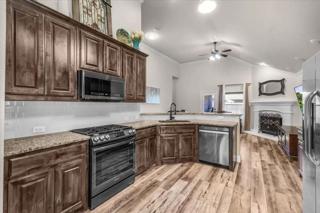 6025 Warmouth Drive, Fort Worth