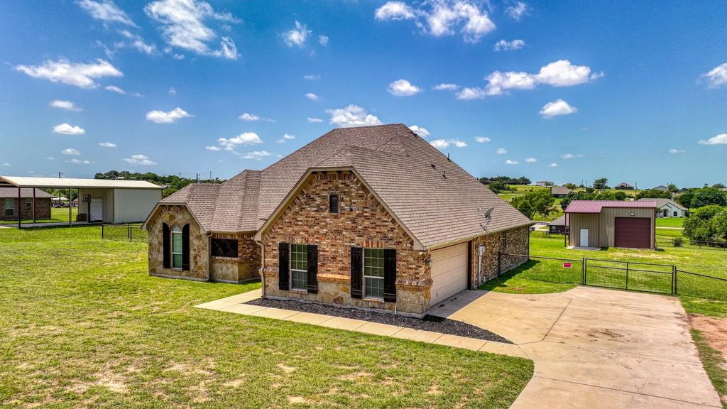 157 Churchill Circle, Weatherford