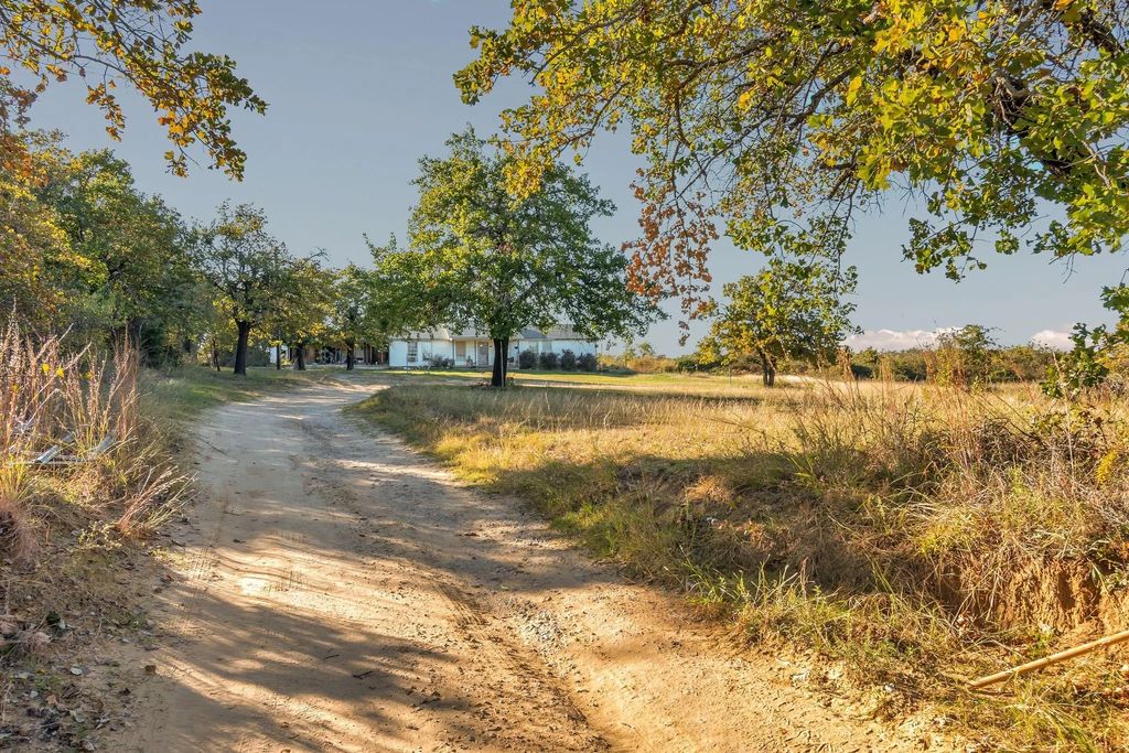 511 Salt Creek Road, Springtown