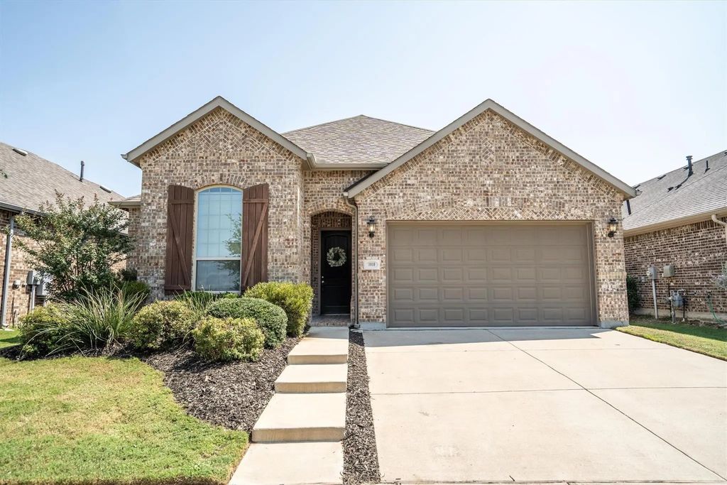 1010 Hawks Way, Argyle