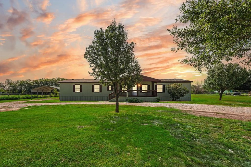 9044 Douglas Circle, Terrell