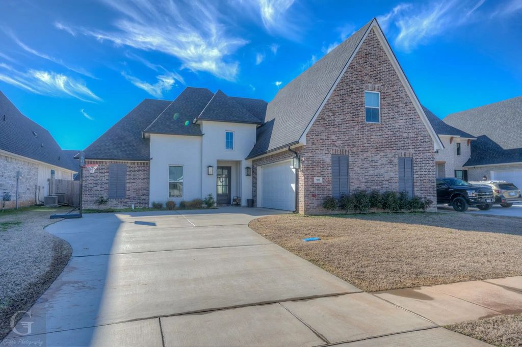 709 Julesburg Lane, Benton