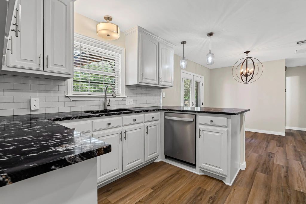 469 N 1st Street, Point