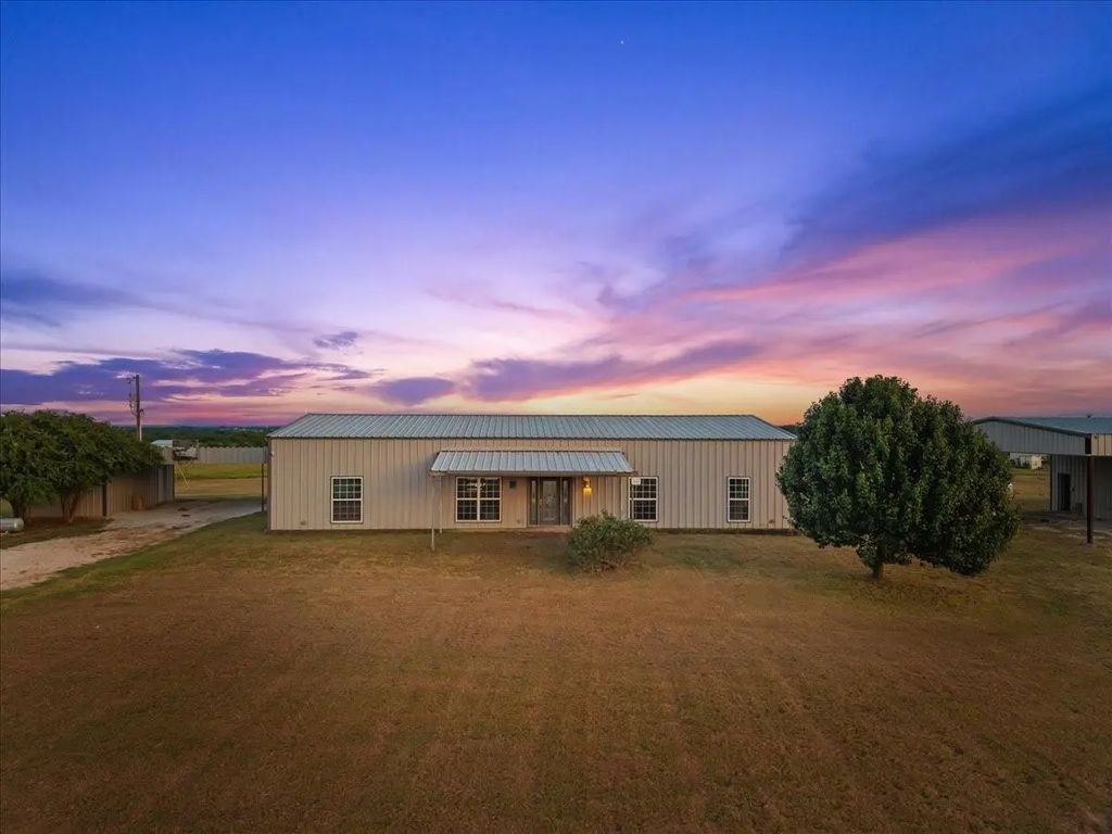 3688 Birdie Lane, Lorena