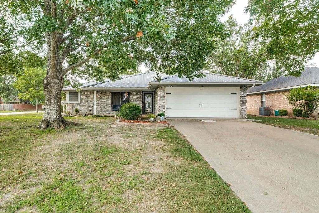 1901 La Fontaine Lane, Greenville