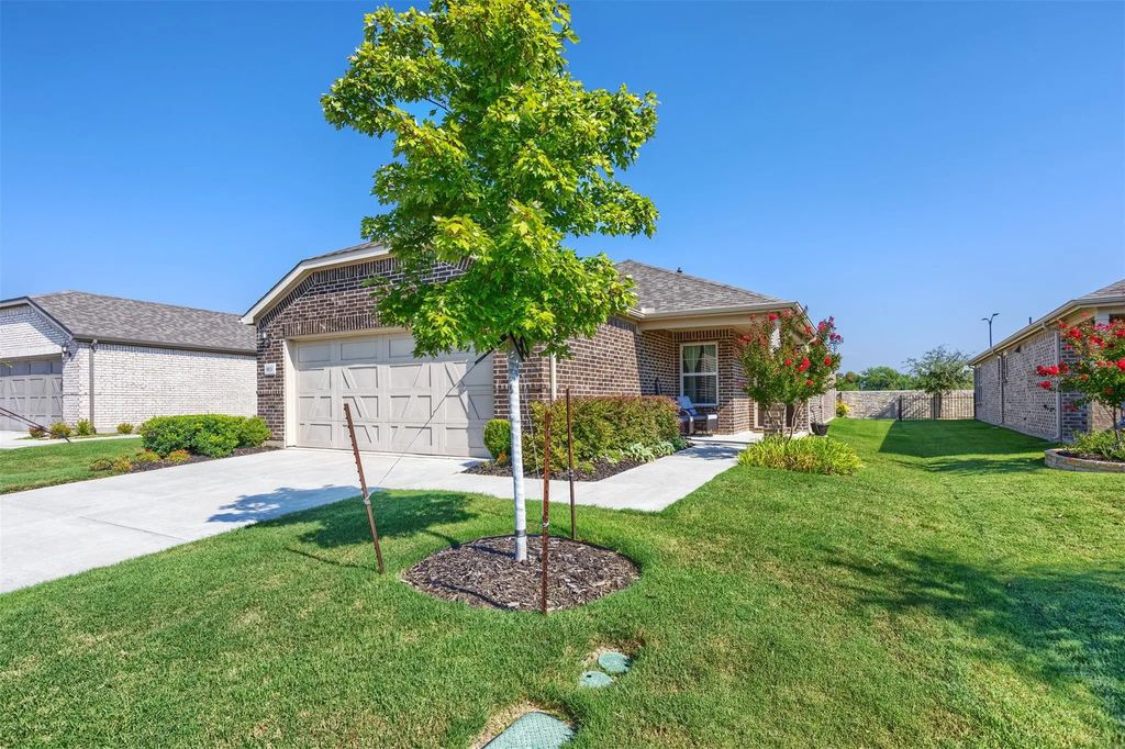 913 Hidden Eddy Drive, McKinney