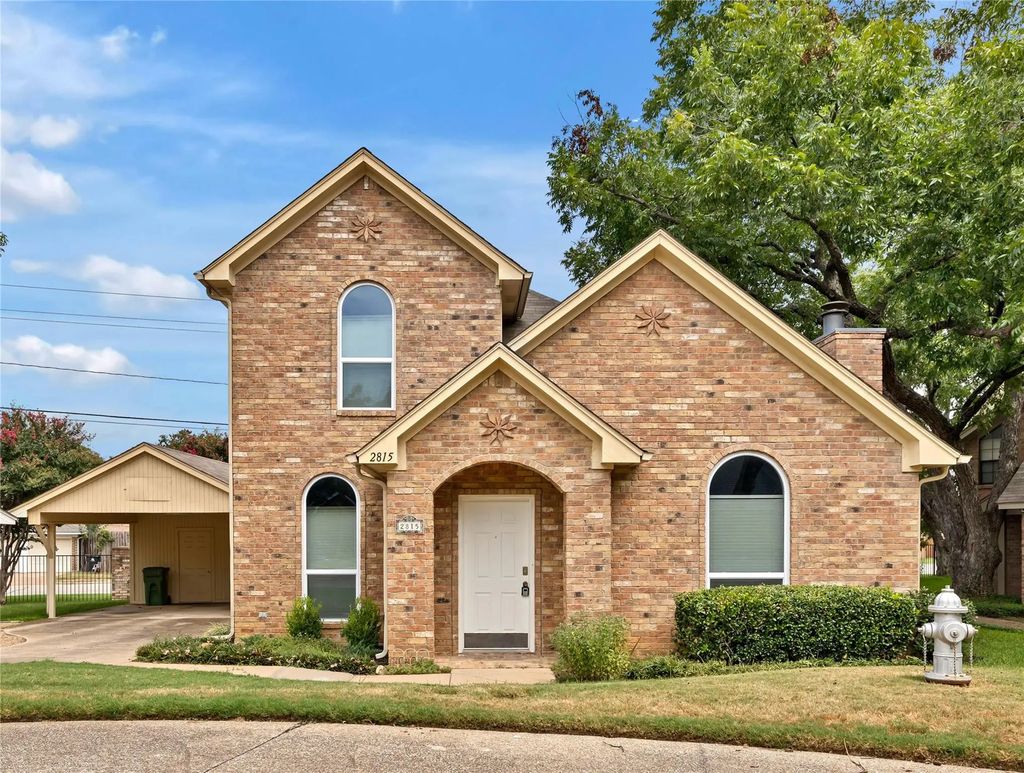2815 Inniswood Circle, Arlington