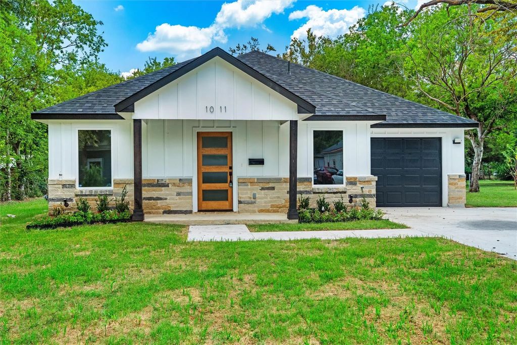 1011 W Brown Street, Ennis